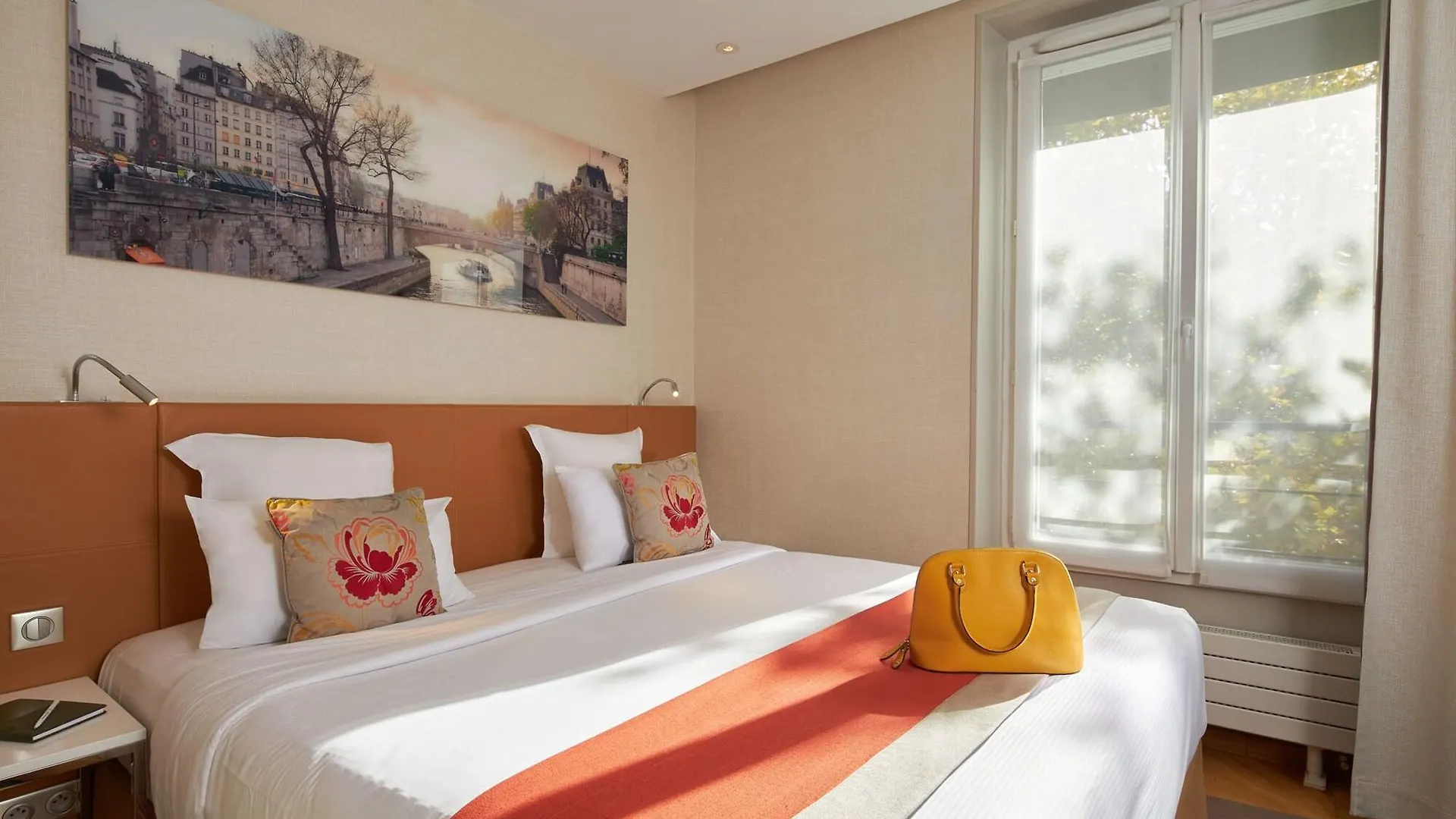 ****  Hotel Tourisme Avenue Paris France